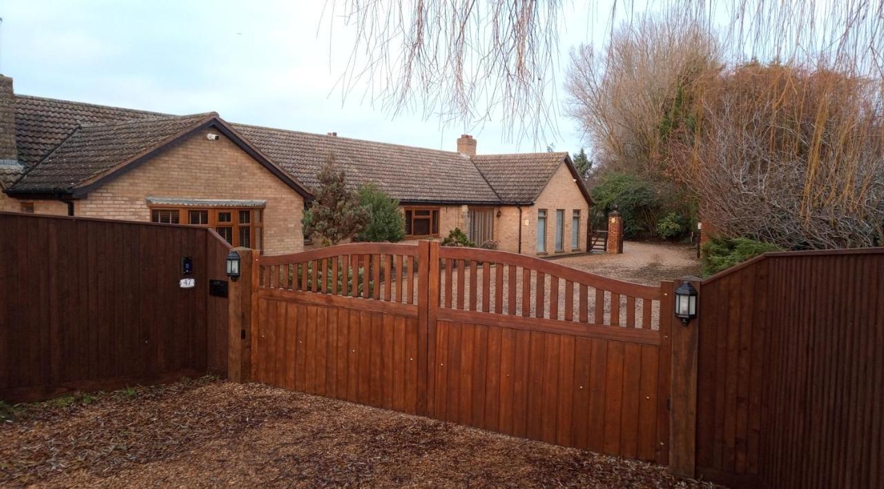 Highfields Holidays Bed & Breakfast Peterborough Exterior foto